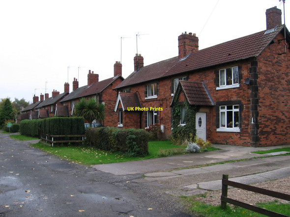 Photo 6"x4" Holmewood - Railway Cottages Heath\/SK4466 c2010