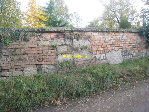 Photo 6"x4" Churchyard Wall, Everton Everton\/SK6991 c2010