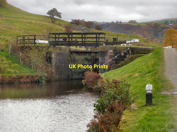 Photo 6"x4" Rochdale Canal Nip Square Lock (Number 29) Knowl Wood\/SD9322 c2010