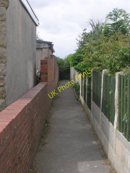 Photo 6"x4" Footpath - Ennerdale Avenue Dewsbury c2009