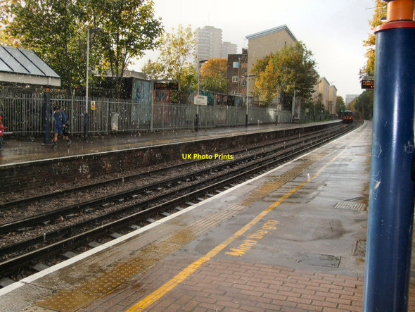 Photo 6"x4" Platform at Kew Bridge Station Brentford c2010