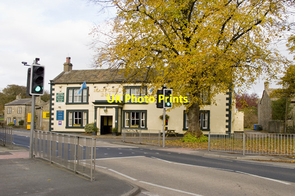 Photo 6"x4" The Maypole Inn and A65, Long Preston Long Preston c2010