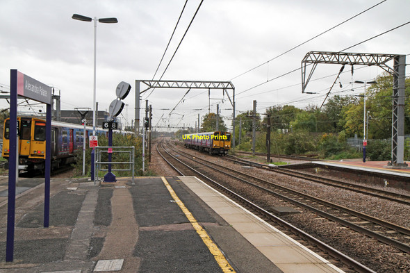 Photo 6"x4" Arriving and Departing Alexandra Palace Wood Green\/TQ3090 c2010