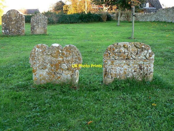 Photo 6"x4" Gravestones, Church of St Denys, Stanford in The Vale Stanford in the Vale c2010