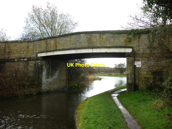 Photo 6"x4" Bridge #119 on the Leeds & Liverpool canal Padiham c2010