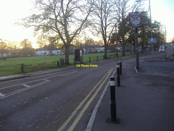 Photo 6"x4" Queens Road Hersham Walton-on-Thames c2010