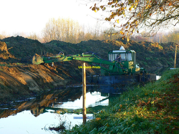 Photo 6"x4" Augustus Gloop in the Thames and Severn Canal, near South Cerney Cerney Wick c2010