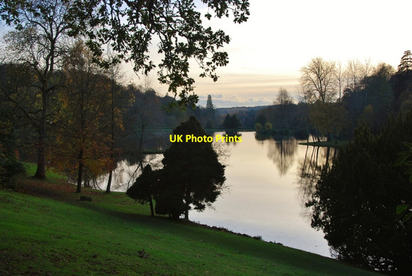 Photo 6"x4" Stourhead Gardens:  Dusk over the Lake Stourton\/ST7734 c2010
