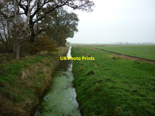 Photo 6"x4" A drain leading to the Burshill and Barff Drain Leven\/TA1045 c2010