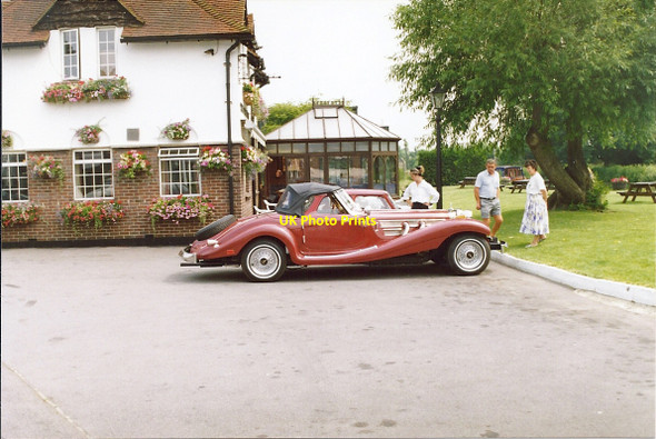 Photo 6"x4" The Pelican, Addlestone Addlestone c1990