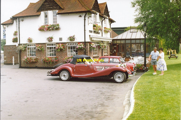 Photo 6"x4" The Pelican, Addlestone Addlestone c1990