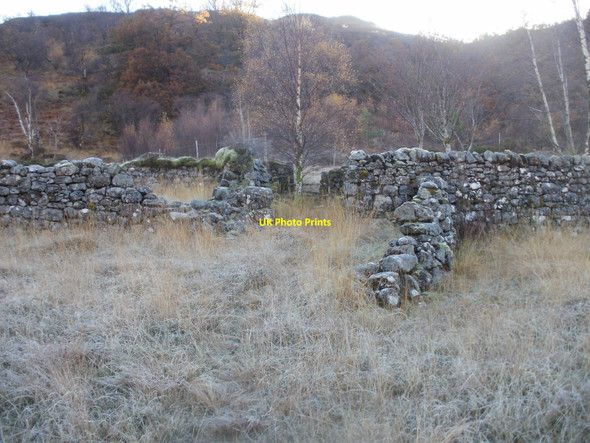 Photo 6"x4" Sheepfold, Glen Gour Allt an Fhaing\/NM9463 c2010