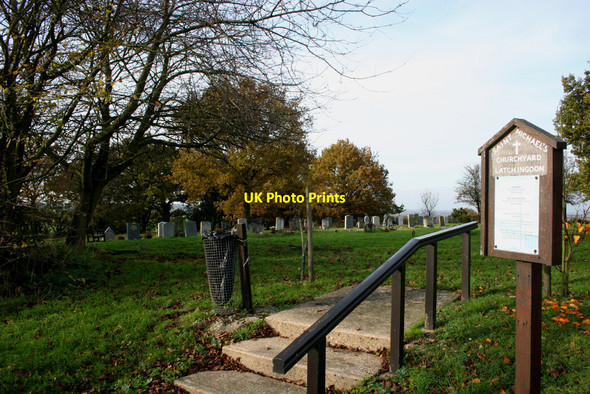Photo 6"x4" St Michael's Churchyard Latchingdon c2010