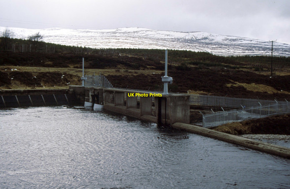 Photo 6"x4" Dam on River Truim Dalwhinnie c1992