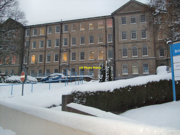 Photo 6"x4" Snow in front of Brighton General Hospital Brighton\/TQ3106 c2010