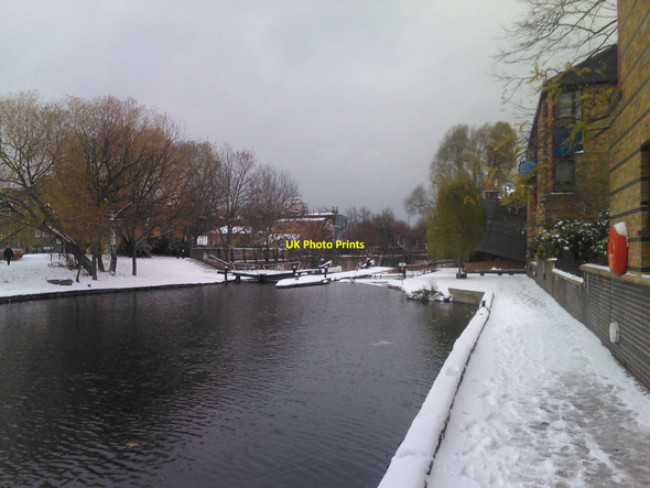 Photo 6"x4" Mile End Lock Bow\/TQ3682 c2010