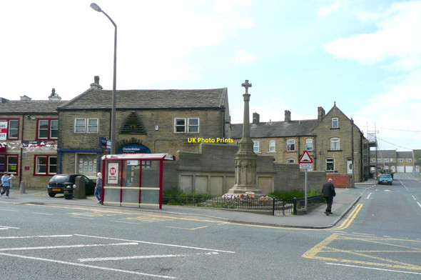 Photo 6"x4" The war memorial, Queensbury Queensbury\/SE0930 c2010