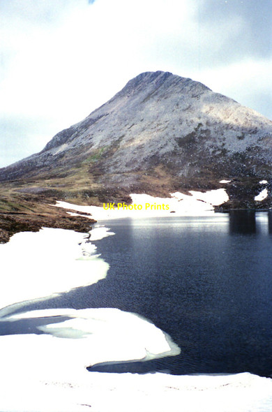 Photo 6"x4" Lochan between Binnein Beag and Binnein M\u00c3\u00b2r Binnein Beag c1990
