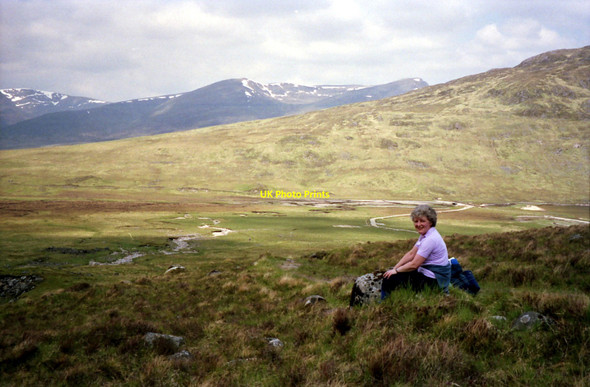 Photo 6"x4" On the track to Geal Charn Allt Coire Pitridh c1990