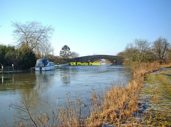 Photo 6"x4" The River Thames in flood Buckland Marsh c2003
