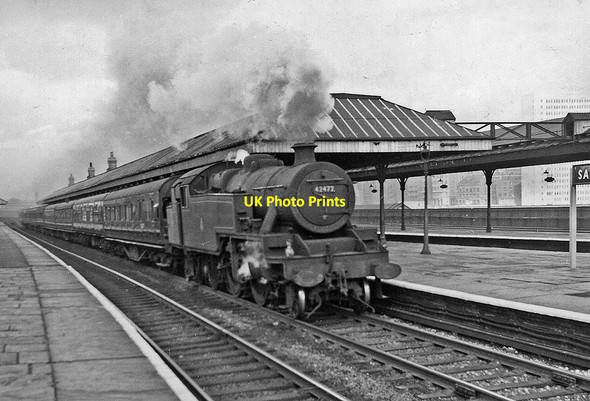 Photo 6"x4" A Down local train passing Salford Station Manchester c1959