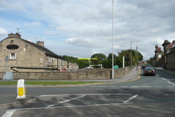 Photo 6"x4" The Hare and Hounds and Beacon Road, Great Horton Clayton\/SE1231 c2010