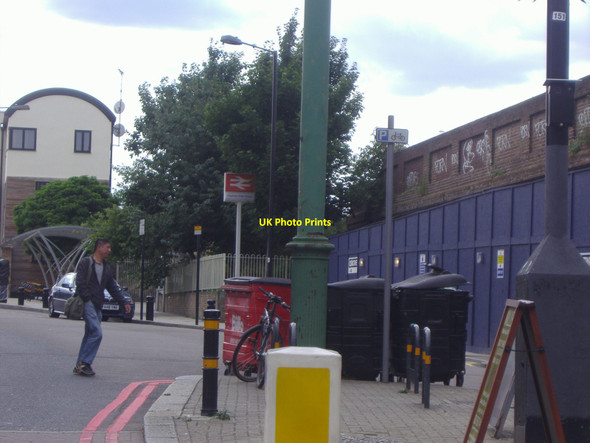 Photo 6"x4" Clapham High Street station entrance Clapham\/TQ2975 c2008