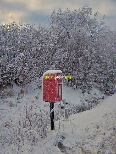 Photo 6"x4" Chilly postbox Carbost\/NG4248 c2010