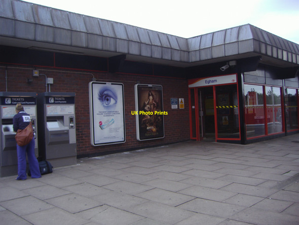 Photo 6"x4" Egham station Egham c2008 P1