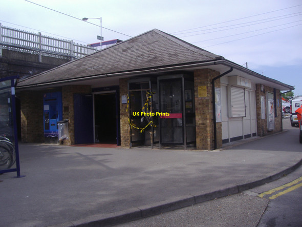 Photo 6"x4" Cuffley station entrance Cuffley c2009