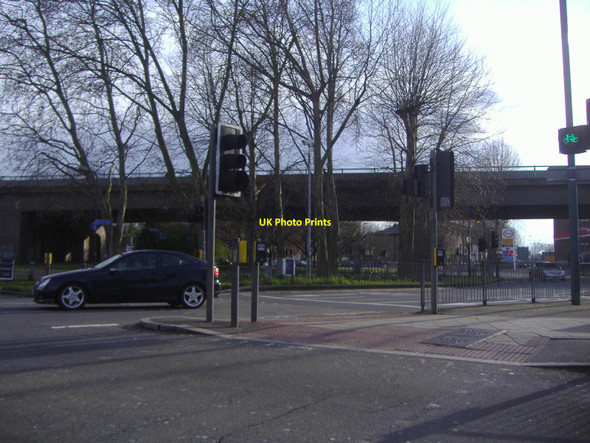 Photo 6"x4" Chiswick Roundabout Chiswick c2008