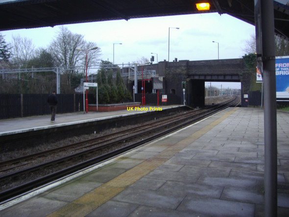 Photo 6"x4" Hatch End station platform Pinner c2008