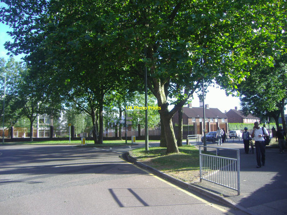 Photo 6"x4" Roundabout at end of Colindale Avenue Hendon\/TQ2389 c2008