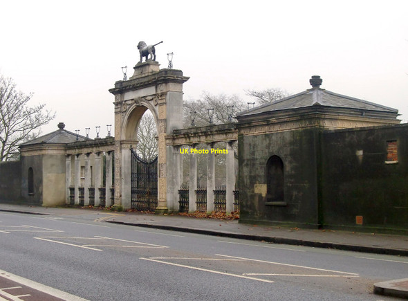 Photo 6"x4" Entrance arch and screen, Syon Park Brentford c2010