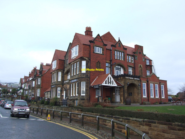 Photo 6"x4" The Victoria Hotel, Robin Hood's Bay Robin Hood's Bay\/NZ9505 c2010