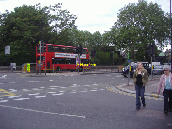 Photo 6"x4" Putney Bridge Approach Fulham c2008