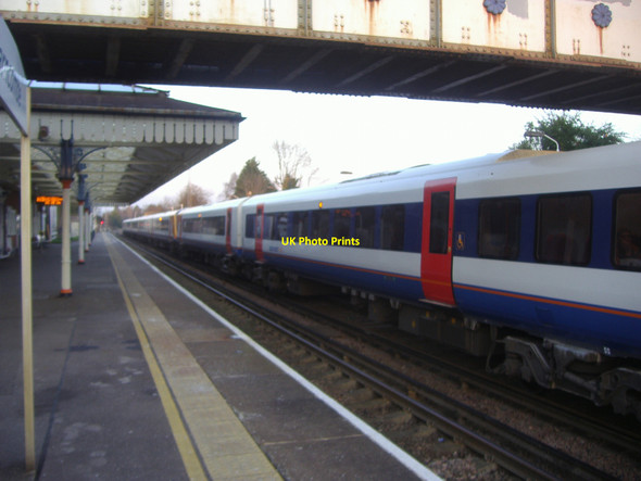 Photo 6"x4" Train passing through Farncombe station Godalming c2008 P1