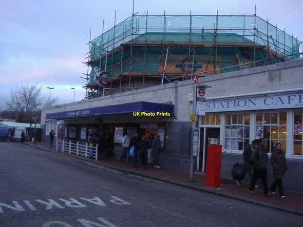 Photo 6"x4" Hounslow West Tube station Hounslow c2008
