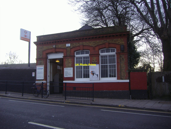 Photo 6"x4" Brondesbury Park station Kensal Town c2008