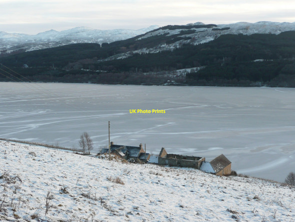 Photo 6"x4" Frozen Loch Tummel Tressair c2011