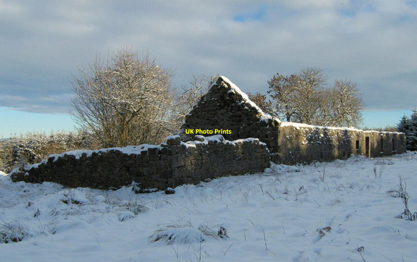 Photo 6"x4" Garbet Farm In Mid Winter Abronhill c2011