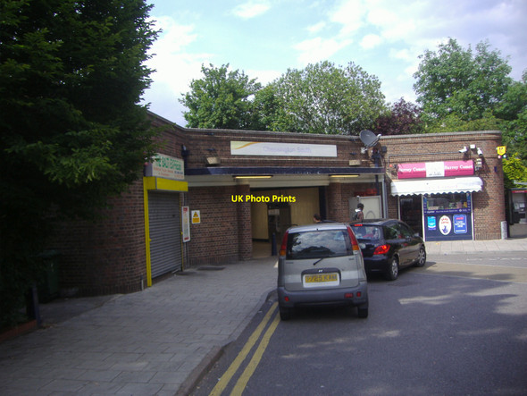 Photo 6"x4" Chessington South station Barwell\/TQ1763 c2008