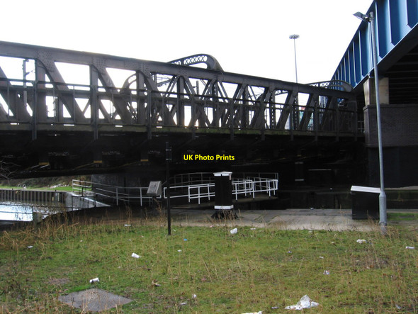 Photo 6"x4" Doncaster - railway crossing of Don Navigation Doncaster c2011