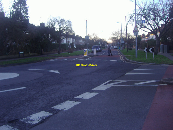 Photo 6"x4" Mini Roundabout on Park Road Kingston-Upon-Thames Kingston Upon Thames c2011