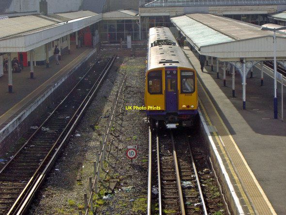 Photo 6"x4" Train at Richmond station Richmond\/TQ1874 c2008