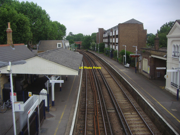 Photo 6"x4" Hampton station looking eastbound Hampton\/TQ1370 c2008