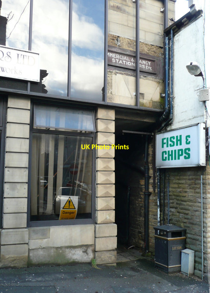 Photo 6"x4" Part of an old shop sign, London House, Westgate, Elland Elland c2011