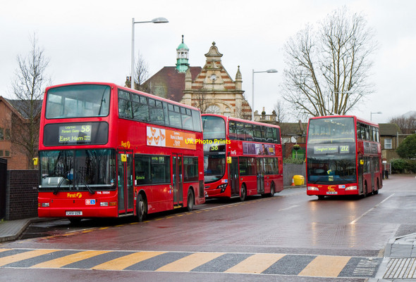 Photo 6"x4" Walthamstow Bus Station Walthamstow c2011