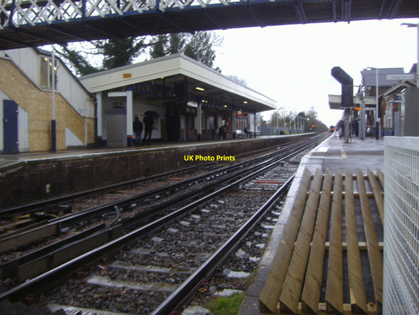 Photo 6"x4" Strawberry Hill station Twickenham c2008