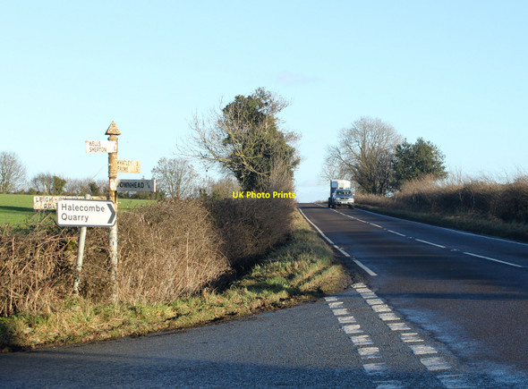 Photo 6"x4" 2011 : Old Wells Road heading east Downhead\/ST6945 c2011